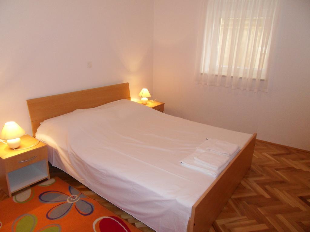 Apartments Petricevic 2 Selce Esterno foto