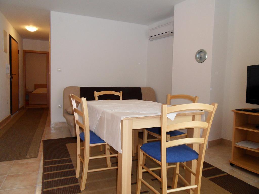 Apartments Petricevic 2 Selce Esterno foto
