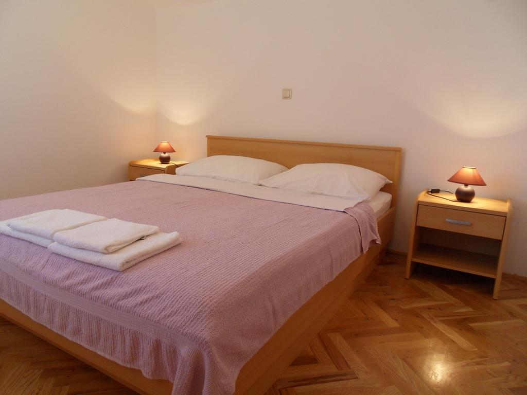 Apartments Petricevic 2 Selce Esterno foto