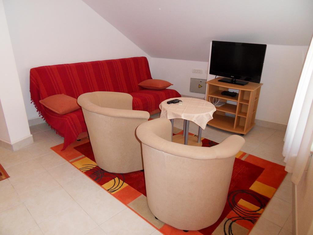 Apartments Petricevic 2 Selce Esterno foto