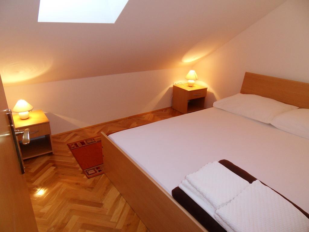 Apartments Petricevic 2 Selce Esterno foto