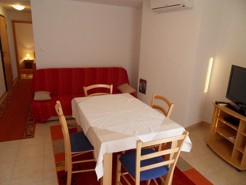 Apartments Petricevic 2 Selce Esterno foto